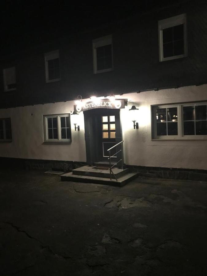 Haus Astenblick In Winterberg Fuer Bis Zu 35 Personen Fuer Wanderveranstaltungen Und Familienfeiern Esterno foto