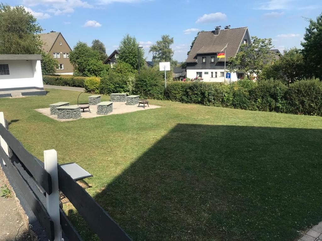 Haus Astenblick In Winterberg Fuer Bis Zu 35 Personen Fuer Wanderveranstaltungen Und Familienfeiern Esterno foto
