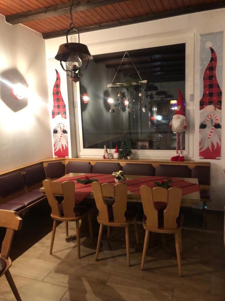 Haus Astenblick In Winterberg Fuer Bis Zu 35 Personen Fuer Wanderveranstaltungen Und Familienfeiern Esterno foto