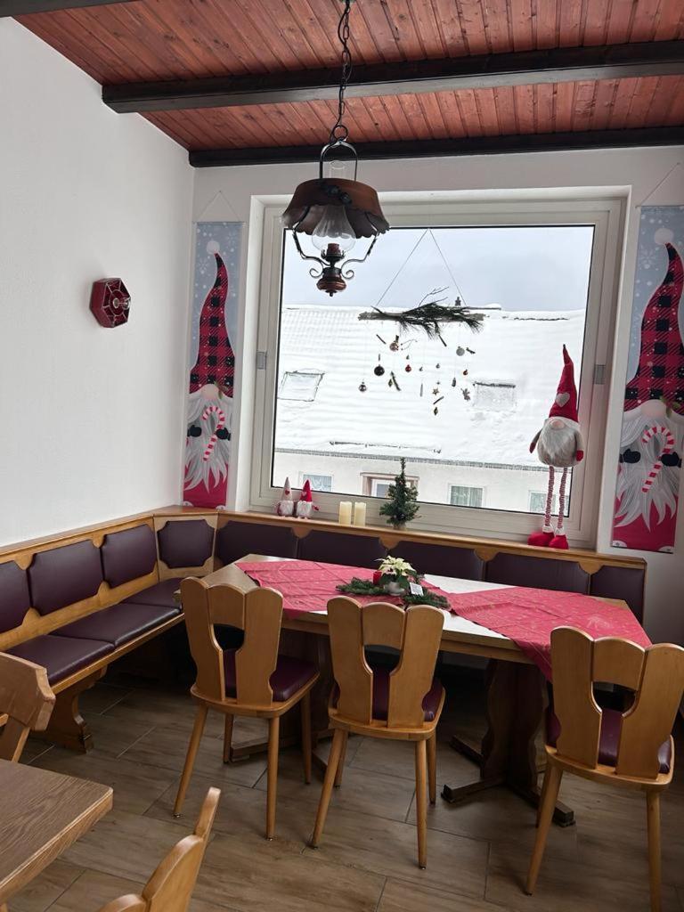 Haus Astenblick In Winterberg Fuer Bis Zu 35 Personen Fuer Wanderveranstaltungen Und Familienfeiern Esterno foto