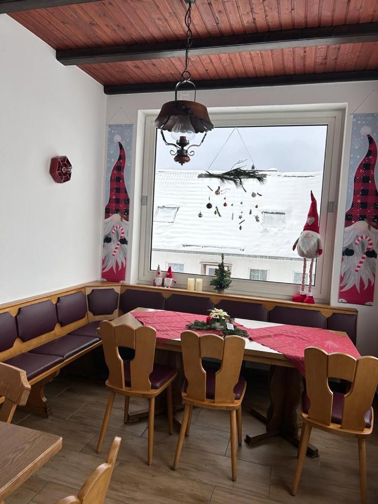 Haus Astenblick In Winterberg Fuer Bis Zu 35 Personen Fuer Wanderveranstaltungen Und Familienfeiern Esterno foto