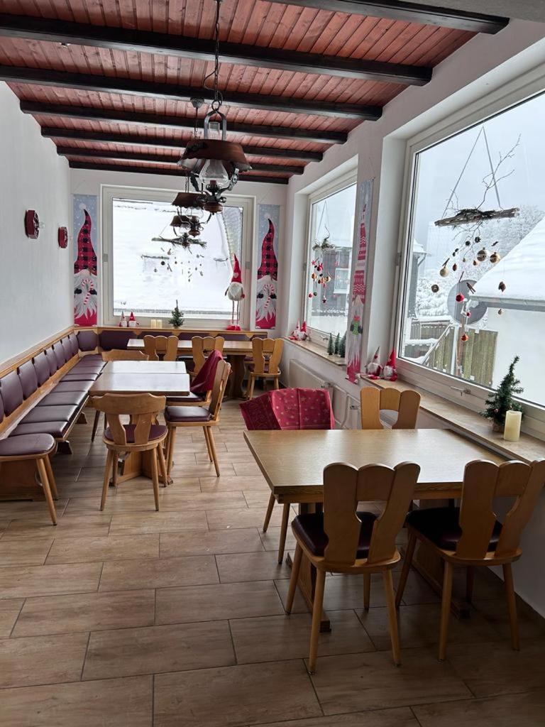 Haus Astenblick In Winterberg Fuer Bis Zu 35 Personen Fuer Wanderveranstaltungen Und Familienfeiern Esterno foto